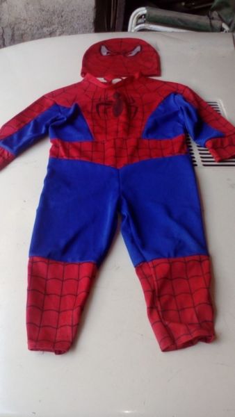 vendo difraz del hombre araña talle 2 usado en excelente