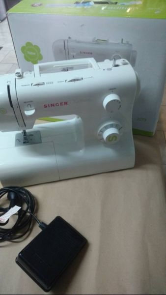 MAQUINA DE COSER SINGER MODELO  (NUEVA)