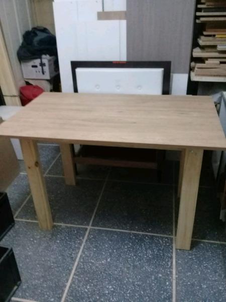Mesa nueva de madera