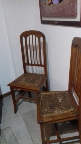 Par de sillas antiguas