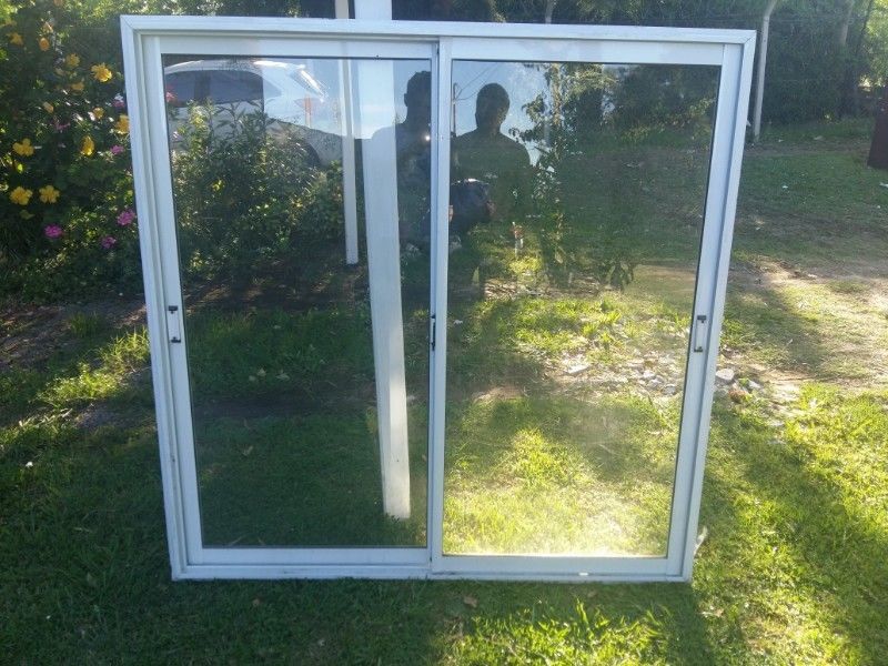 Vendo ventanas de aluminio blanco usadas