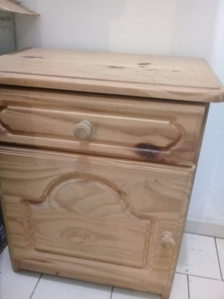 CAMA DE 1 PLAZA + MESA DE LUZ DE MADERA + COLCHON