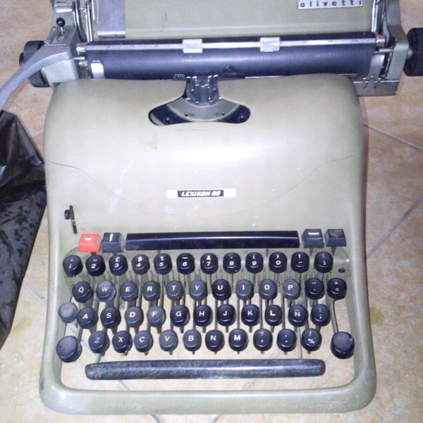 Maquina escribir oliveti
