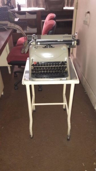 Máquina de escribir Olivetti Lexikon 80