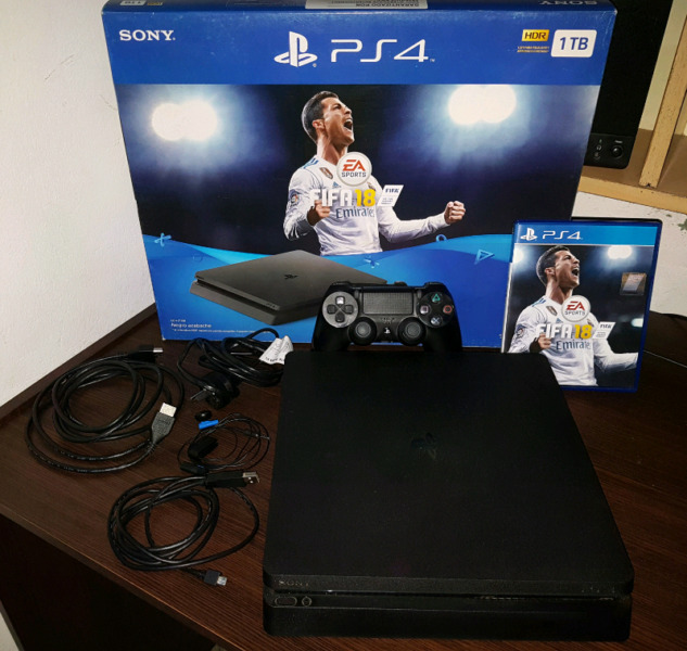 PlayStation 4 Slim 1TB (GB)