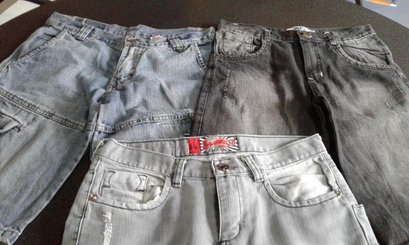 VENDO 3 BERMUDAS DE JEANS DE NIÑO, TALLE 14.