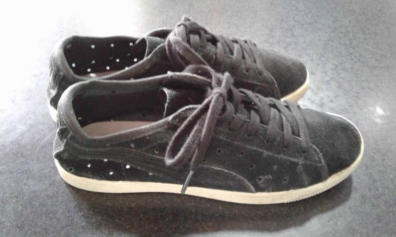 VENDO ZAPATILLAS “PUMA” ORGINAL, NEGRAS, NUMERO 35.