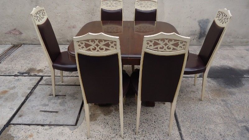 mesa antigua con 6 sillas
