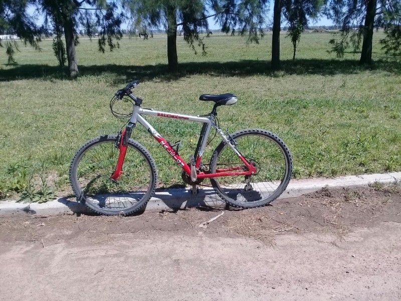 Bicicleta Raleigh Mojave 2.0