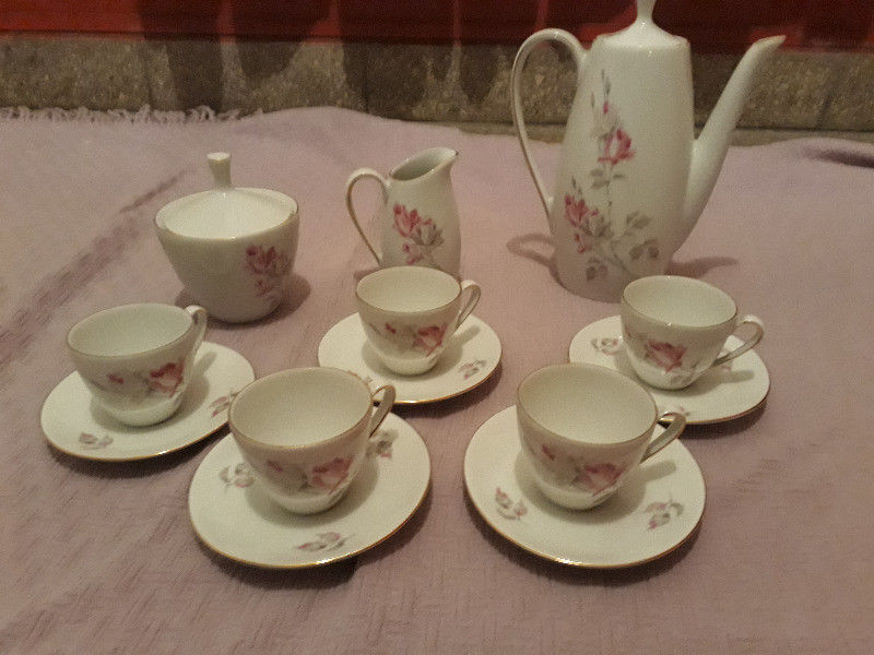 Juego de té de porcelana