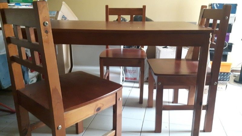 Mesa ybsillas de madera 1mtsx65cm