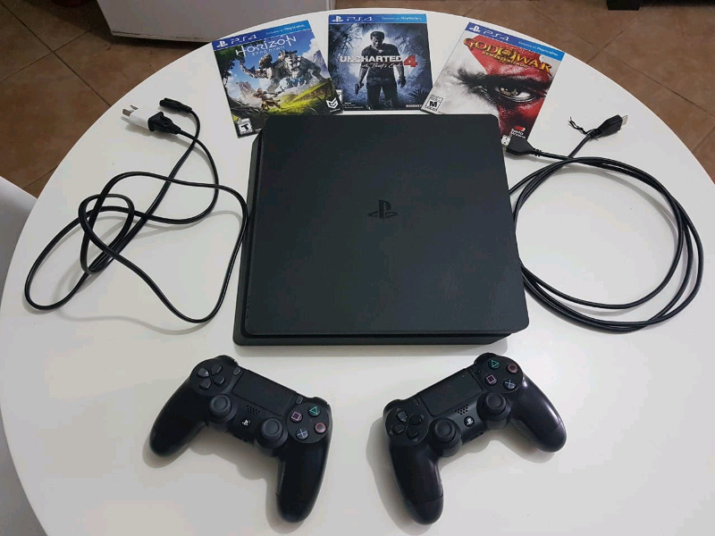 PlayStation 4 Slim