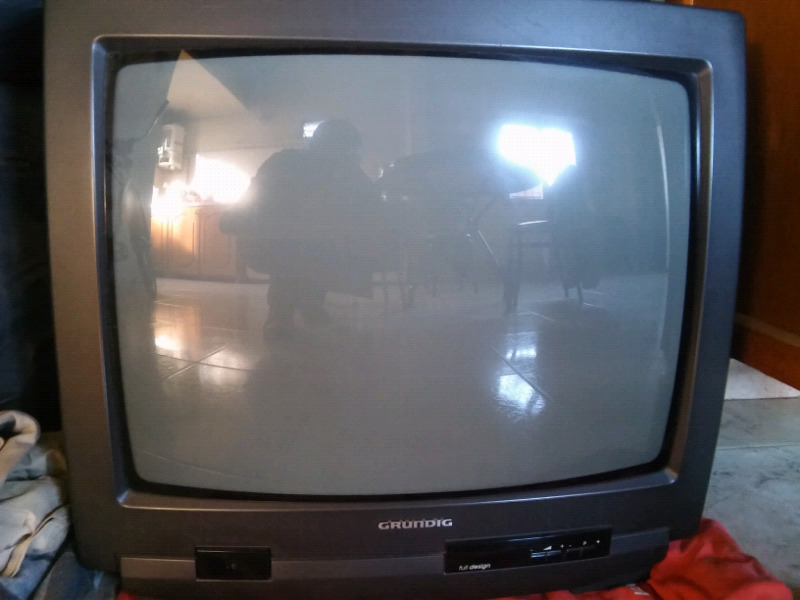 TV Grundig 20" con control remoto