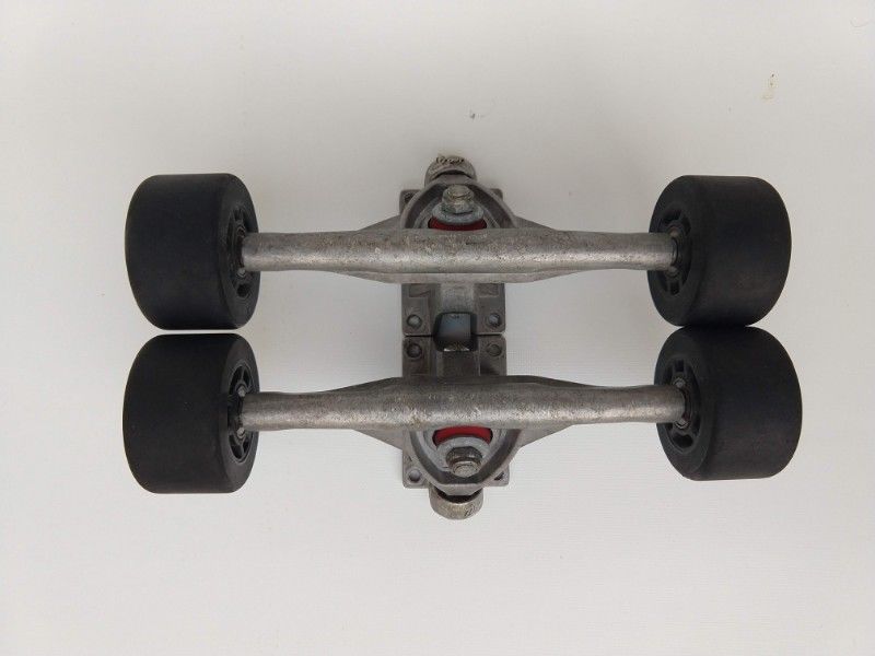 Trucks, ruedas y rulemanes para longboard