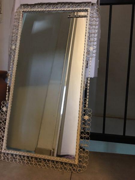 Vendo espejo de hierro color blanco natural