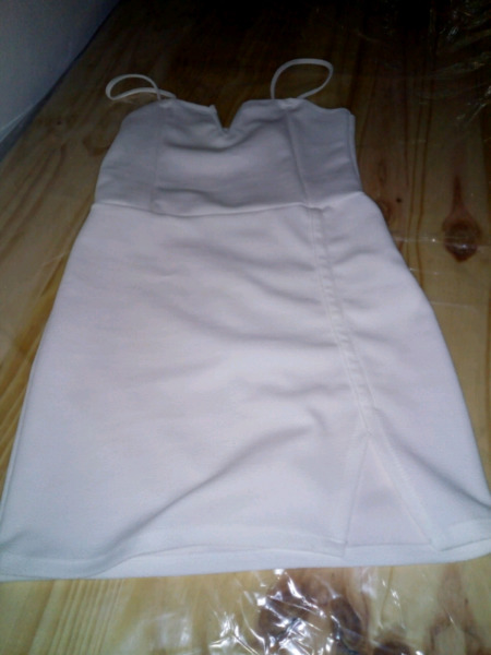 Vestido blanco con tiritas