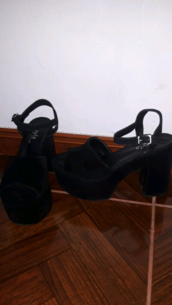Zapatos de fiesta negros
