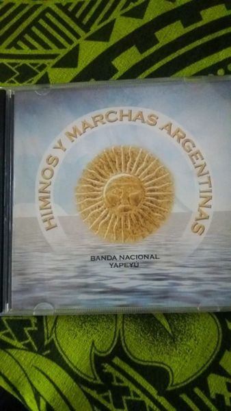 CD HIMNOS Y MARCHAS ARGENTINAS BANDA NACIONAL YAPEYU