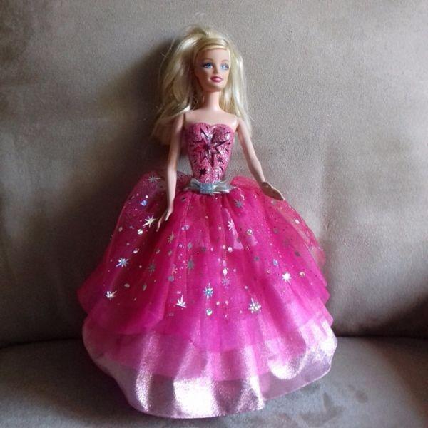 Muñeca Barbie Moda Mágica En París.