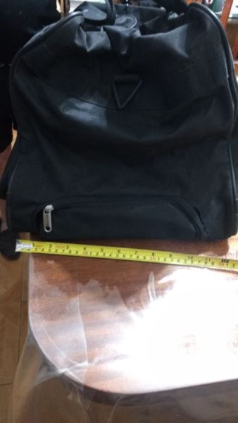 Vendo bolso usado grande con ruedas ideal para estas