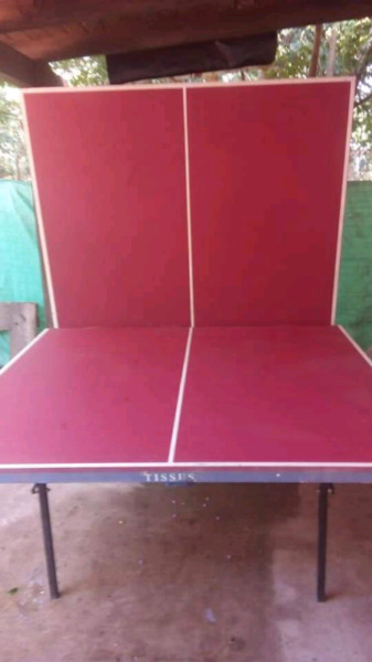 Vendo o permuto mesa de ping pong profesional con red y