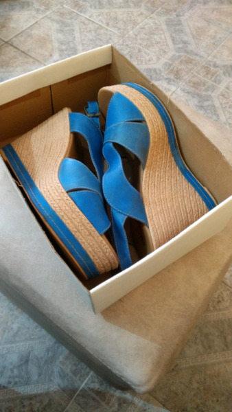 Vendo sandalias azules