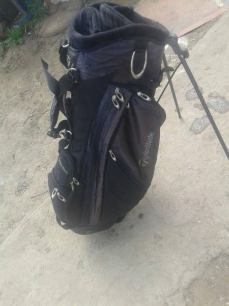 bolsa de golf con 2 pelotas de regalo