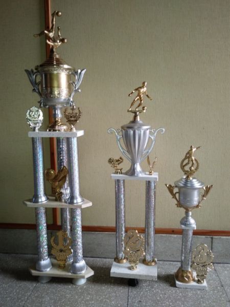 3 Trofeos Copa Y Premio De futbol De 85 Cm De Alto el 1er