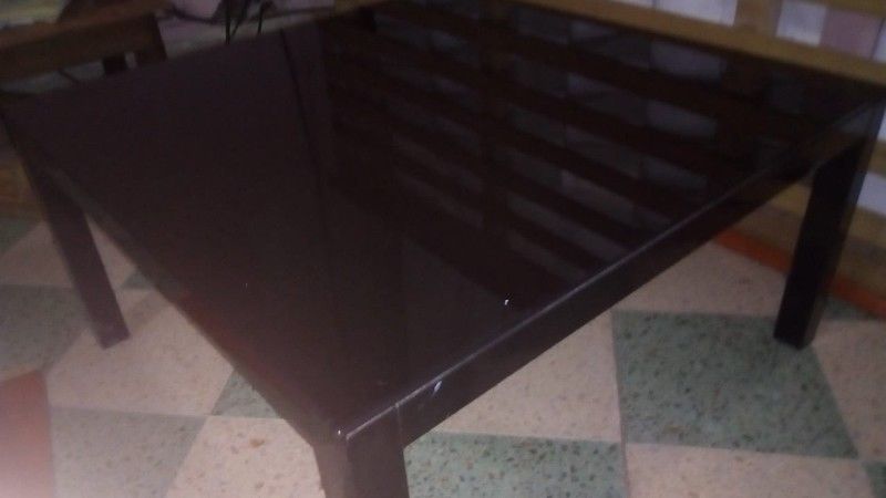 Mesa ratona de vidrio