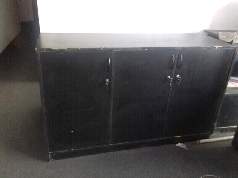 Mueble Negro con cerradura