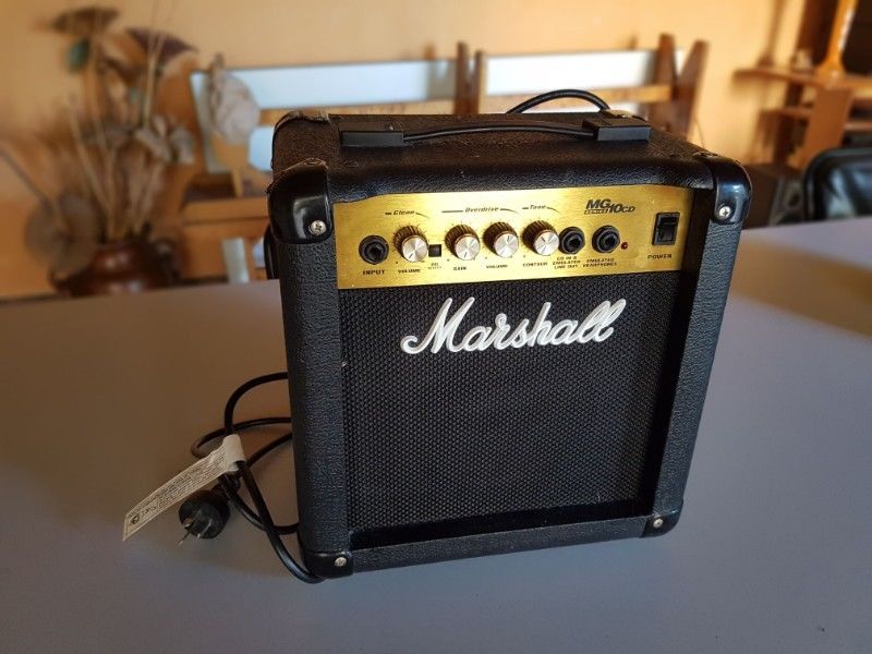 ÚNICO! Amplificador Marshall MG10CD de 10 Watts con CABLE