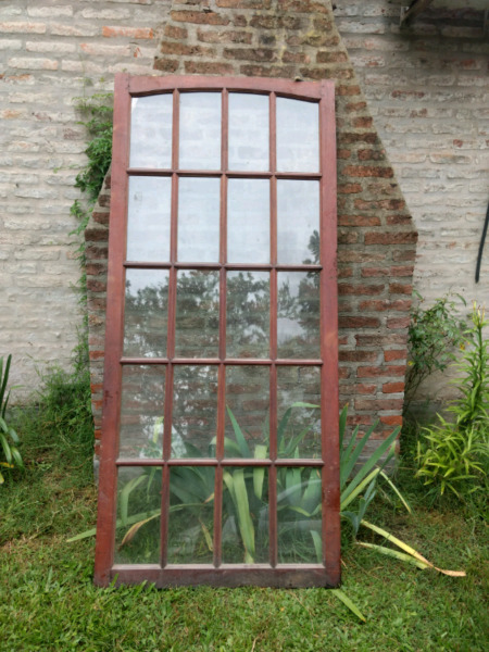 Puerta madera vidrio repartido