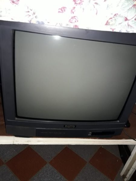 VENDO TELEVISOR FUNCIONANDO.