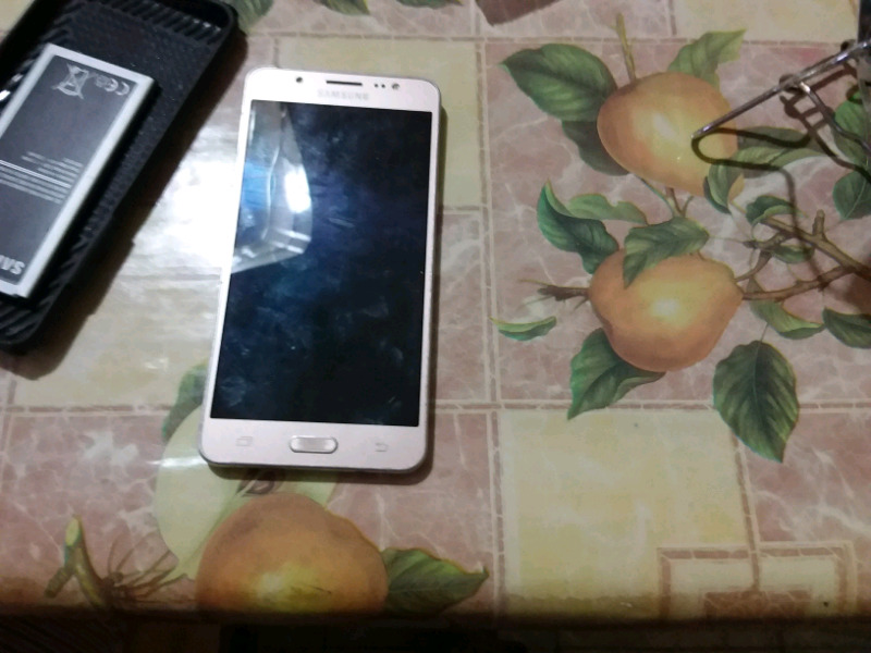 Vendo celular j5 display roto