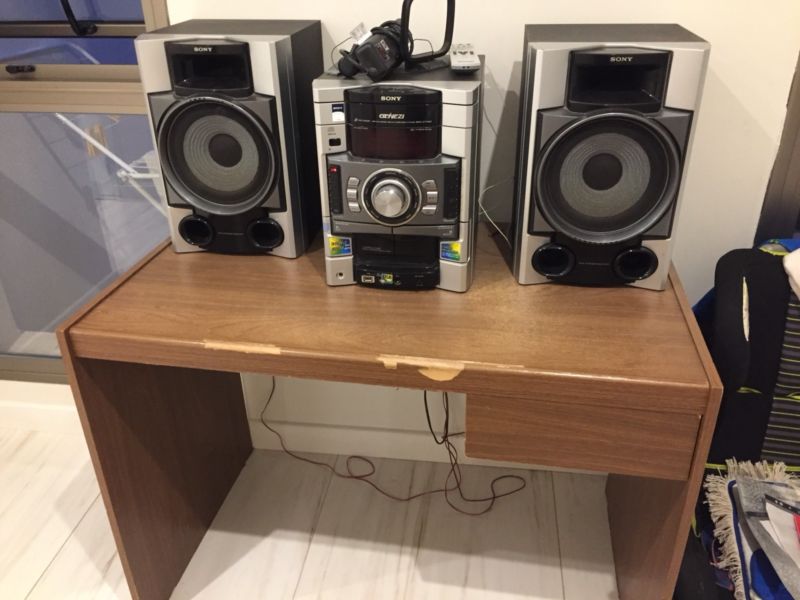 Vendo equipo de música + escritorio