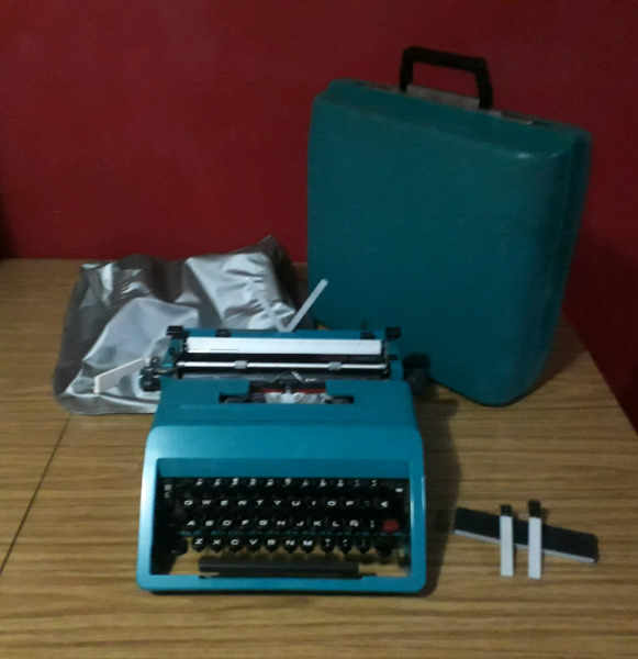 Vendo maquina de escribir olivetti studio 45