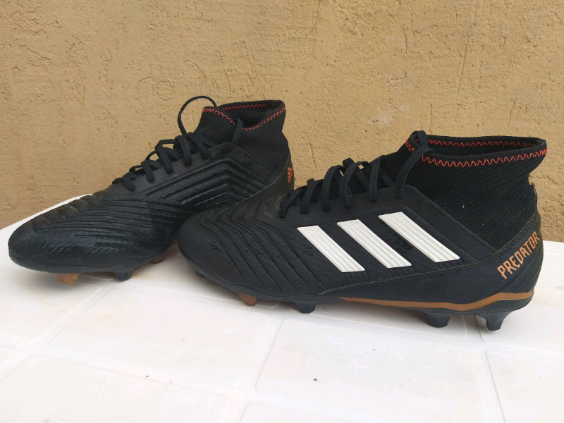 BOTINES ADIDAS PREDATOR 18 (9y1/2 US)