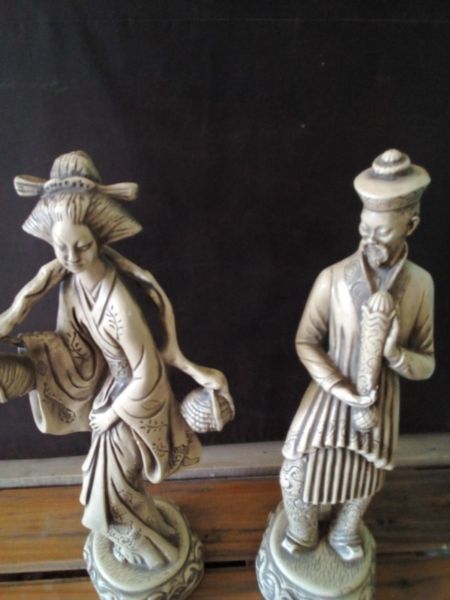 Estatuas de chinos de yeso
