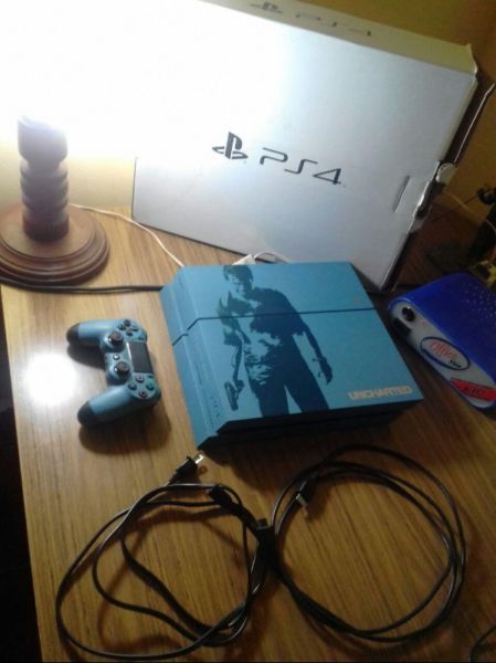 PS4 Play Station Gb Edición Limitada Uncharted (VER