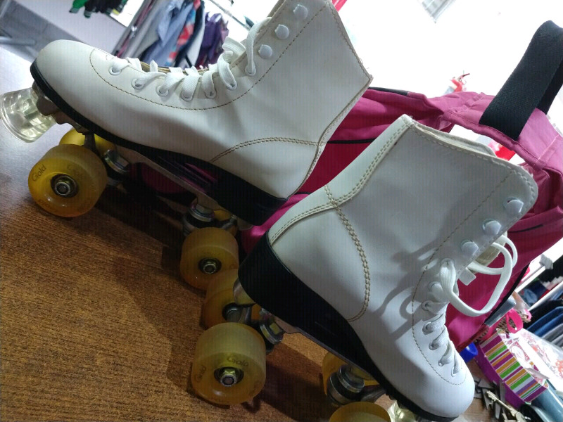 Patines artísticos blancos