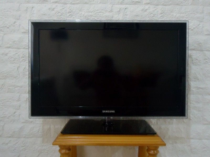 TELEVISOR SAMSUNG LCD 32" Serie 5 FullHD. EXCELENTE ESTADO.