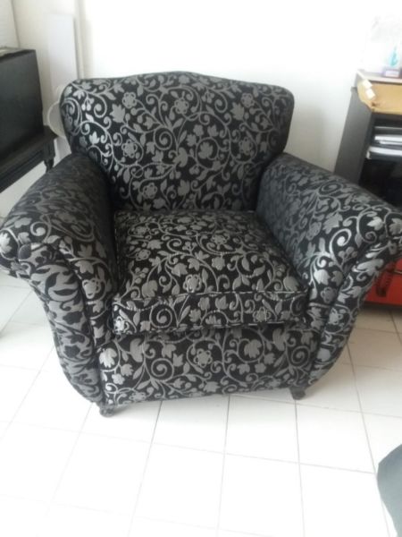 Vendo Hermoso juego de dos sillones de estilo de un cuerpo