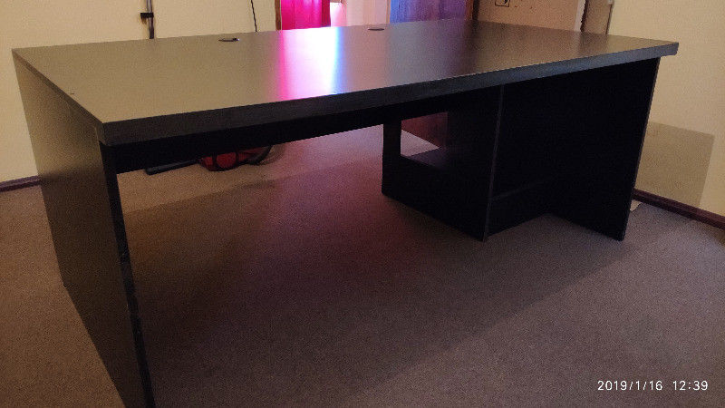 Vendo escritorio de PC grande 180cm x 100cm x 75 cm