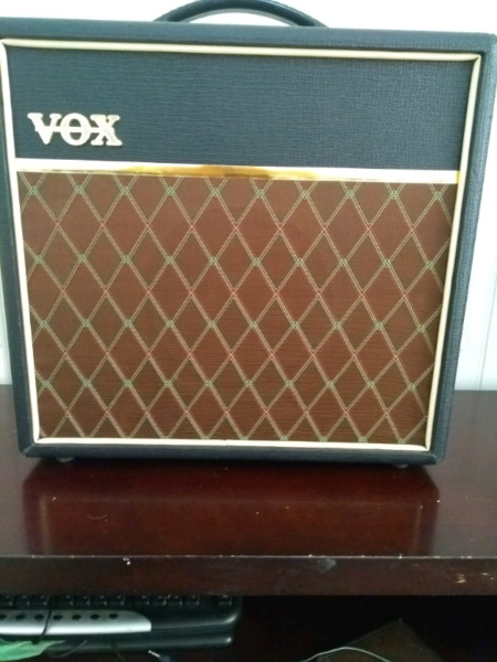 Amplificador Vox Pathfinder 15 r igual a nuevo