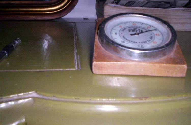 Antiguo Termometro Metalico Marca Emeta