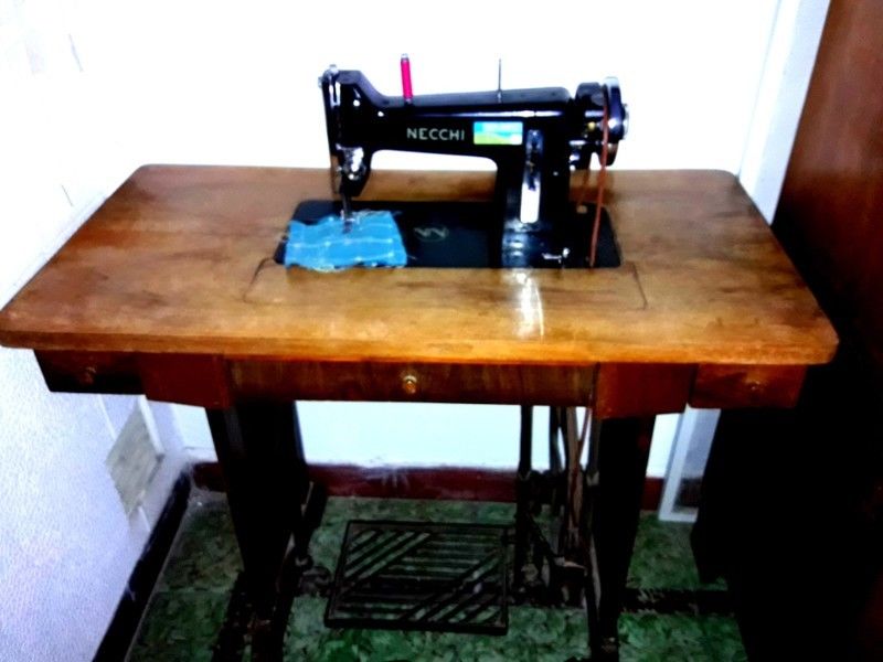 MAQUINA DE COSER A PEDAL,NECCHI ITALIANA¡¡FUNCIONANDO!!