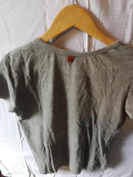 Remera inedita gris