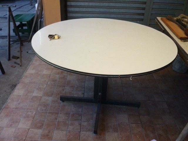 mesa redonda de formica
