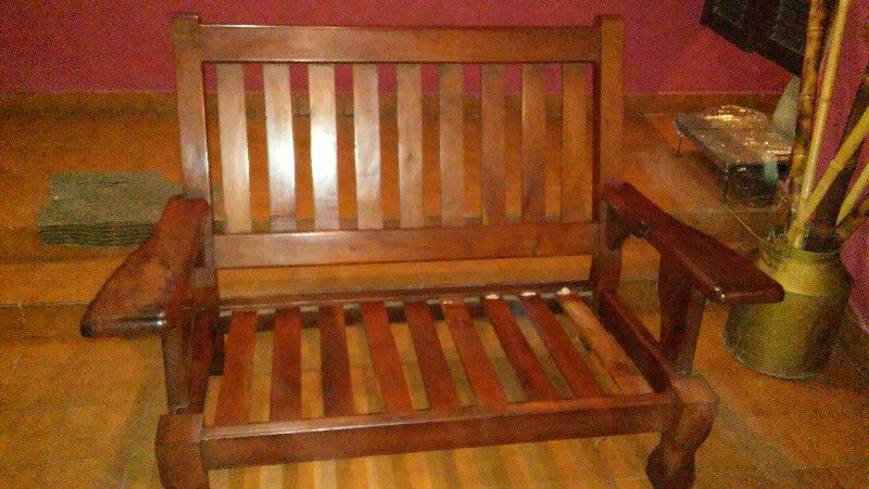 vendo juego de sillon de algarrobo 3 cuerpos