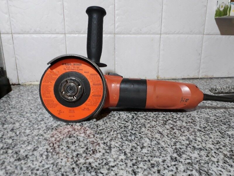 Amoladora 4,5" Black&Decker